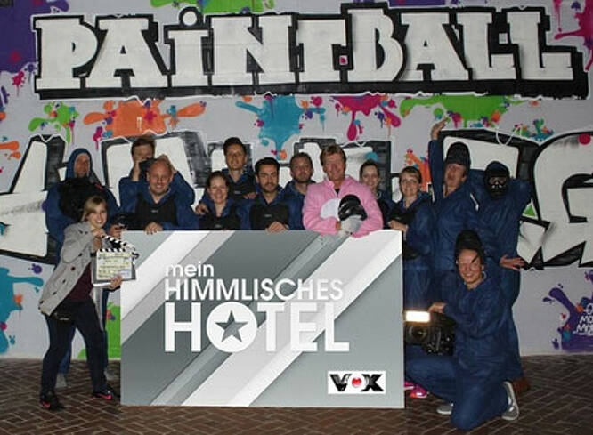 Gruppenbild der Fernsehcrew von "Mein himmlisches Hotel".